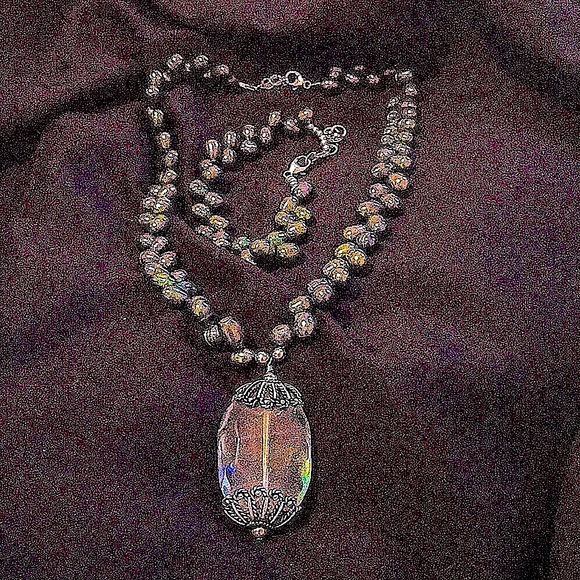 Matching necklace and bracelet set. Jade green pearl lobster closure - Picture 2 of 4